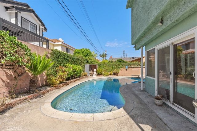 10253 Angell, Downey, CA 90242