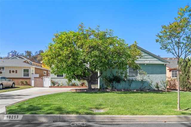 10253 Angell, Downey, CA 90242