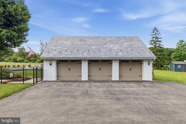 86 WHITES MILL RD, Green Lane, PA 18054