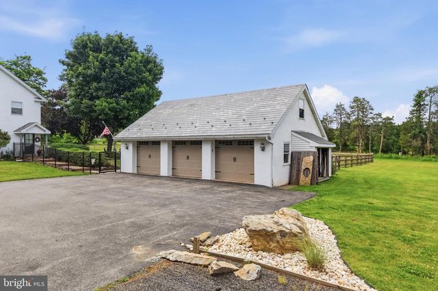 86 WHITES MILL RD, Green Lane, PA 18054