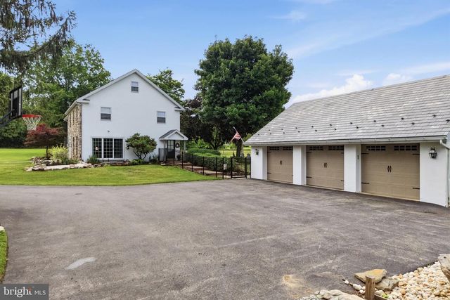 86 WHITES MILL RD, Green Lane, PA 18054