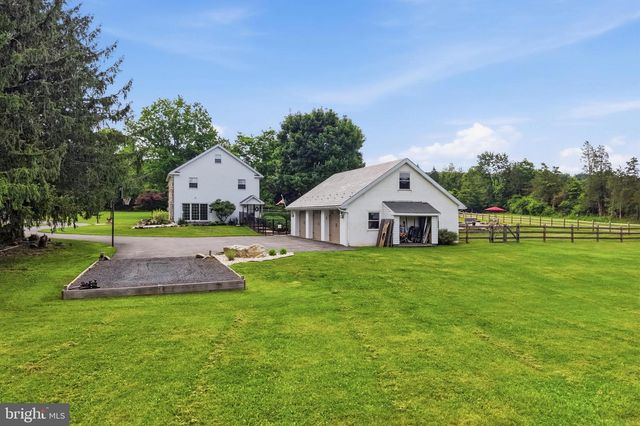 86 WHITES MILL RD, Green Lane, PA 18054