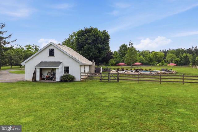 86 WHITES MILL RD, Green Lane, PA 18054