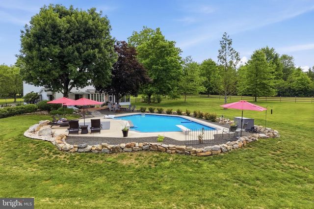 86 WHITES MILL RD, Green Lane, PA 18054