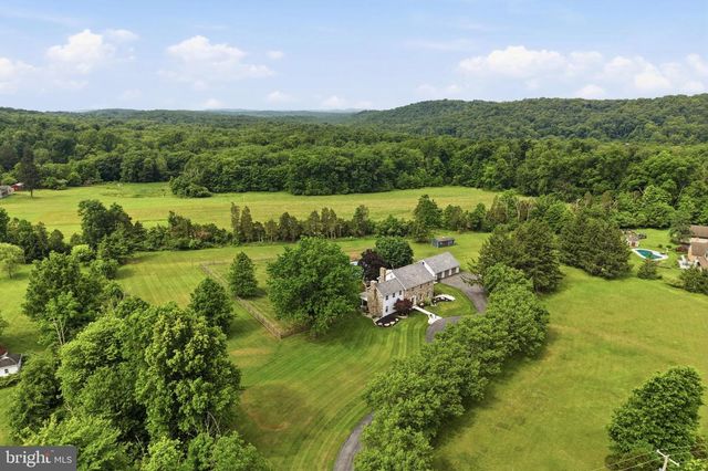 86 WHITES MILL RD, Green Lane, PA 18054