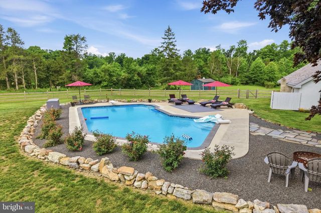 86 WHITES MILL RD, Green Lane, PA 18054