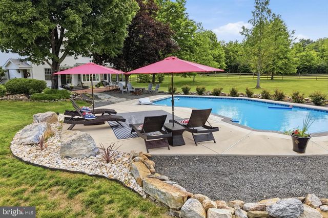 86 WHITES MILL RD, Green Lane, PA 18054