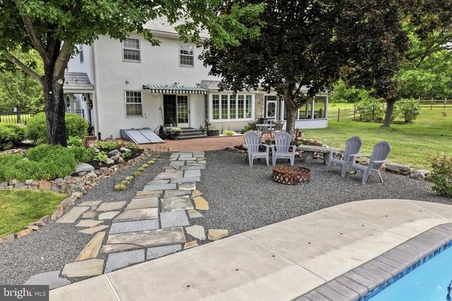 86 WHITES MILL RD, Green Lane, PA 18054