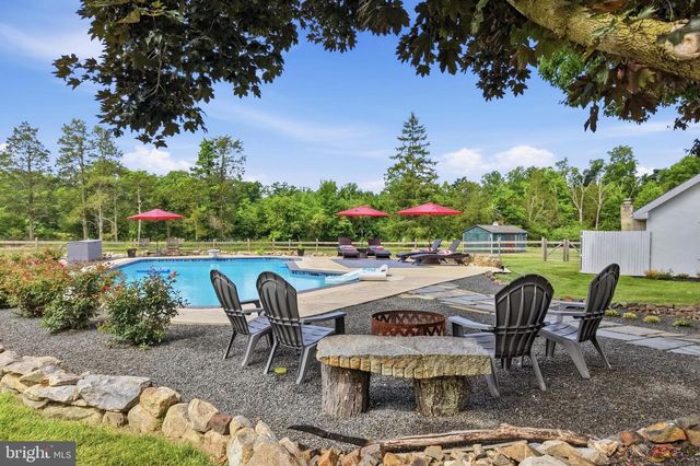 86 WHITES MILL RD, Green Lane, PA 18054