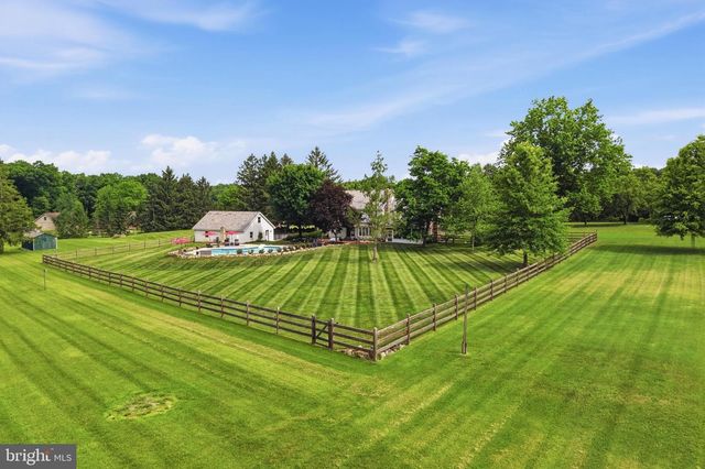 86 WHITES MILL RD, Green Lane, PA 18054