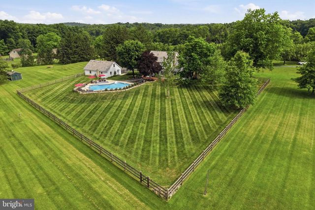 86 WHITES MILL RD, Green Lane, PA 18054