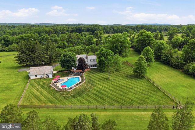 86 WHITES MILL RD, Green Lane, PA 18054