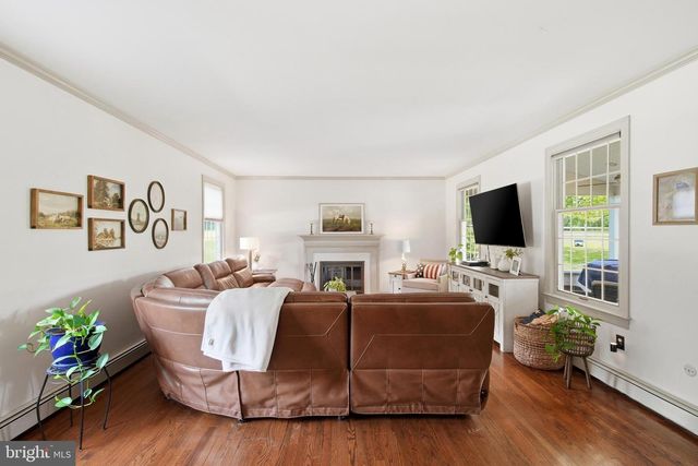 86 WHITES MILL RD, Green Lane, PA 18054