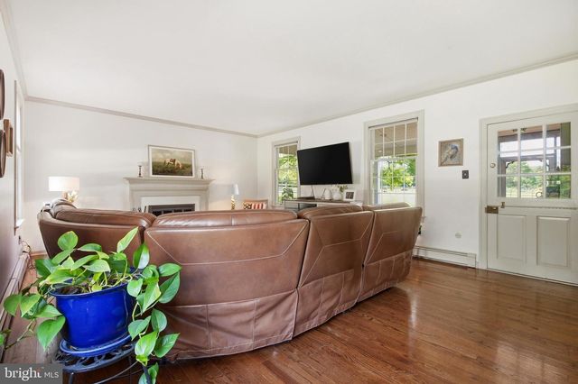 86 WHITES MILL RD, Green Lane, PA 18054