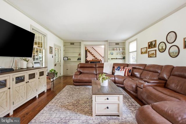 86 WHITES MILL RD, Green Lane, PA 18054