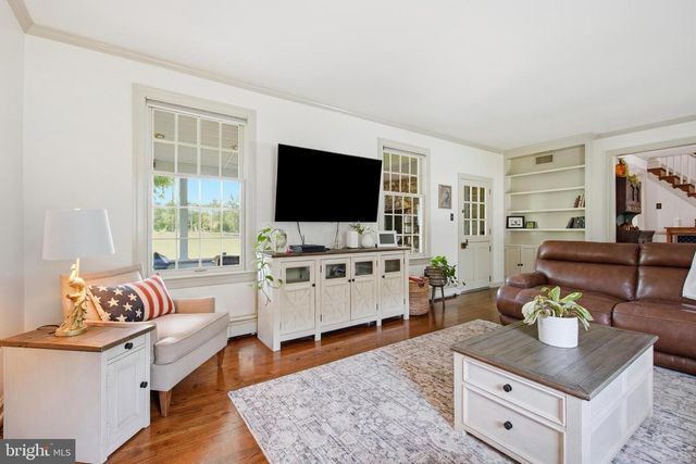 86 WHITES MILL RD, Green Lane, PA 18054