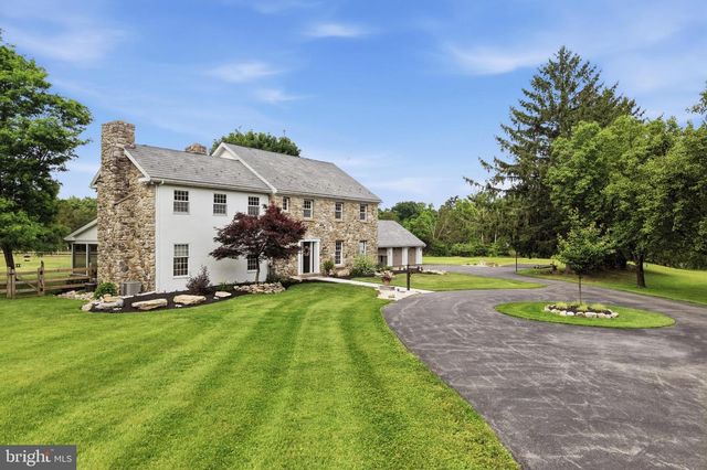 86 WHITES MILL RD, Green Lane, PA 18054