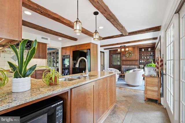 86 WHITES MILL RD, Green Lane, PA 18054