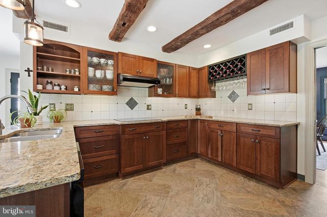 86 WHITES MILL RD, Green Lane, PA 18054