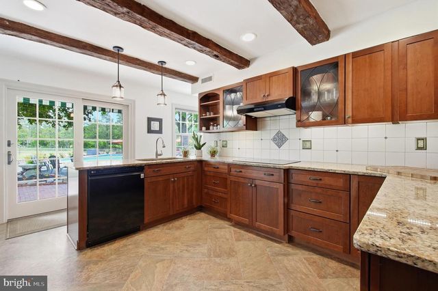 86 WHITES MILL RD, Green Lane, PA 18054