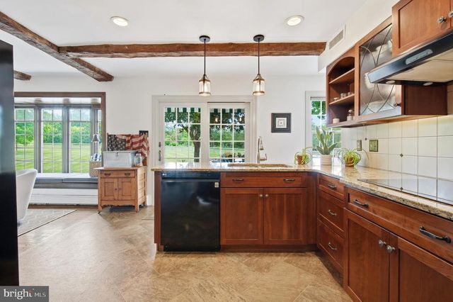 86 WHITES MILL RD, Green Lane, PA 18054