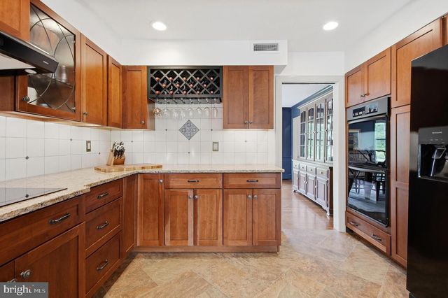 86 WHITES MILL RD, Green Lane, PA 18054