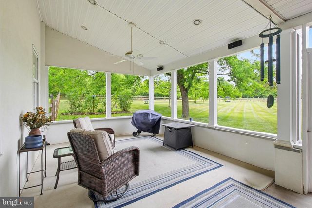 86 WHITES MILL RD, Green Lane, PA 18054
