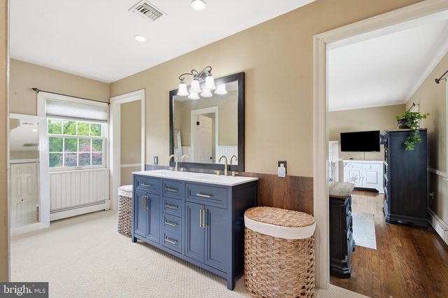 86 WHITES MILL RD, Green Lane, PA 18054