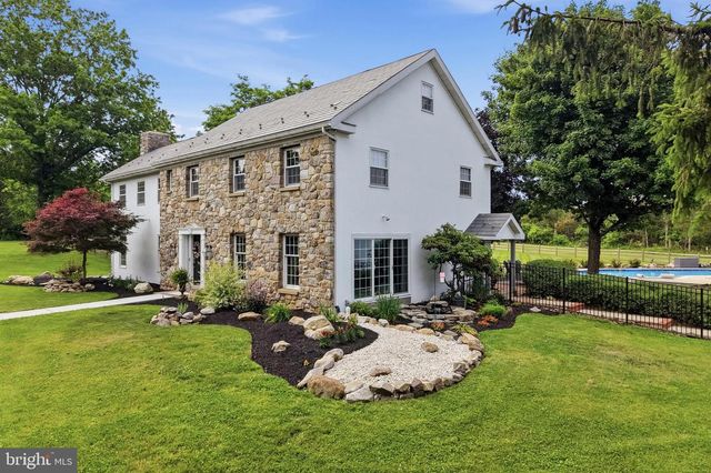 86 WHITES MILL RD, Green Lane, PA 18054