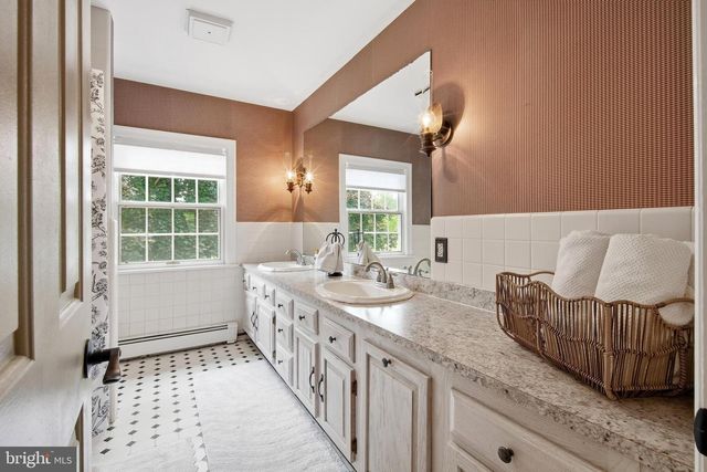 86 WHITES MILL RD, Green Lane, PA 18054