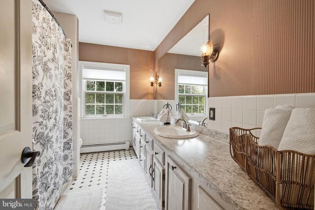 86 WHITES MILL RD, Green Lane, PA 18054