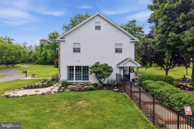 86 WHITES MILL RD, Green Lane, PA 18054