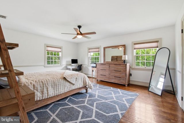86 WHITES MILL RD, Green Lane, PA 18054