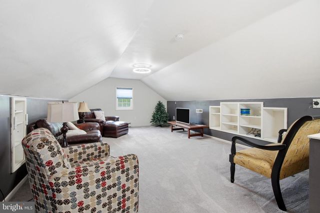 86 WHITES MILL RD, Green Lane, PA 18054