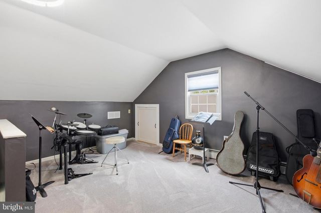 86 WHITES MILL RD, Green Lane, PA 18054