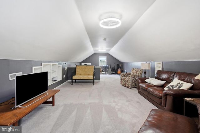 86 WHITES MILL RD, Green Lane, PA 18054