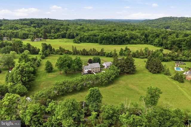 86 WHITES MILL RD, Green Lane, PA 18054