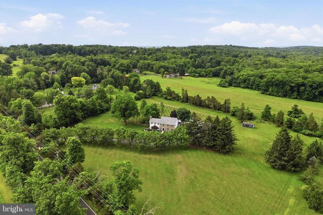 86 WHITES MILL RD, Green Lane, PA 18054