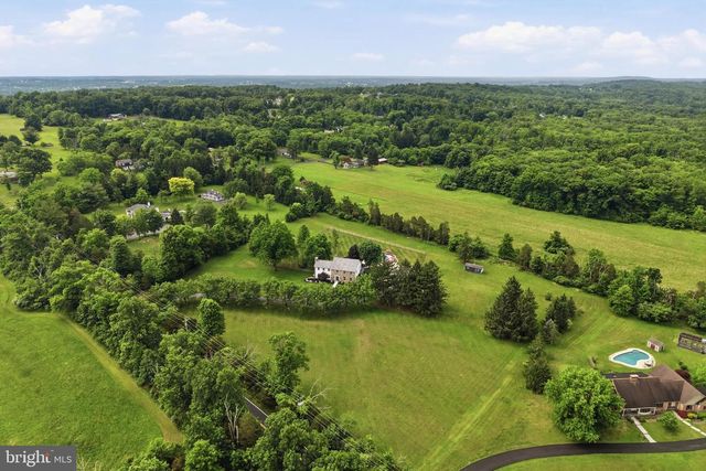 86 WHITES MILL RD, Green Lane, PA 18054