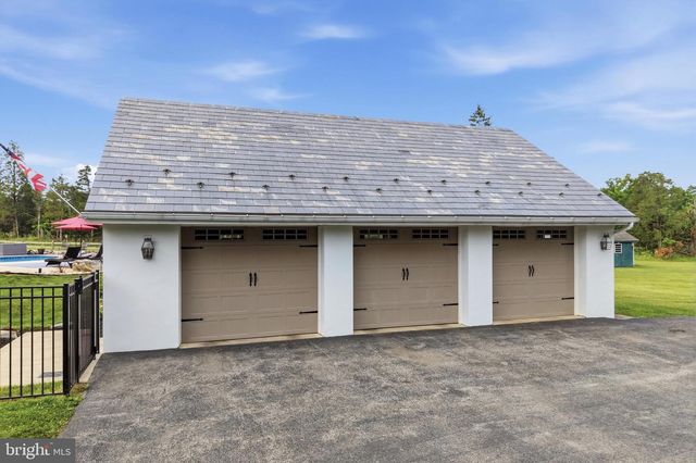 86 WHITES MILL RD, Green Lane, PA 18054