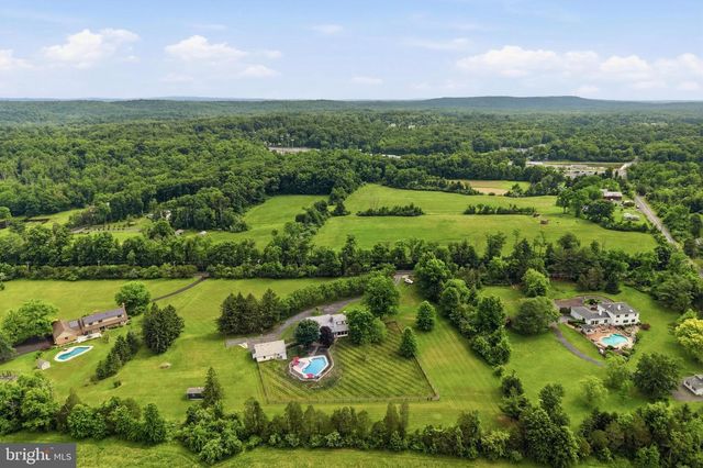 86 WHITES MILL RD, Green Lane, PA 18054