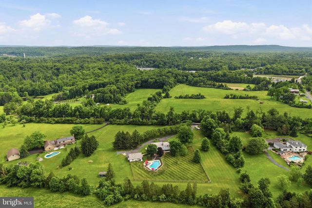 86 WHITES MILL RD, Green Lane, PA 18054