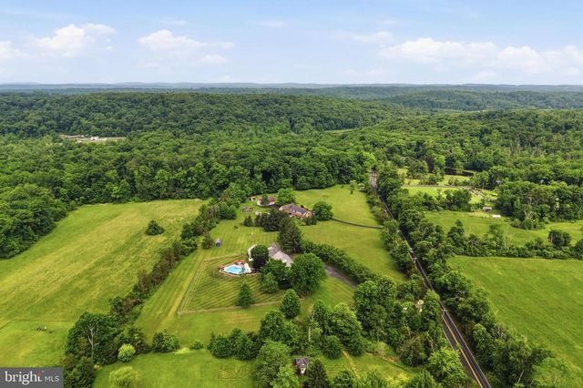 86 WHITES MILL RD, Green Lane, PA 18054