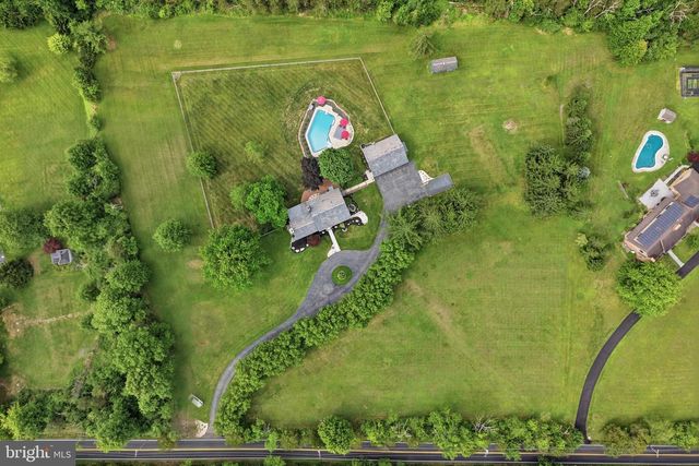 86 WHITES MILL RD, Green Lane, PA 18054