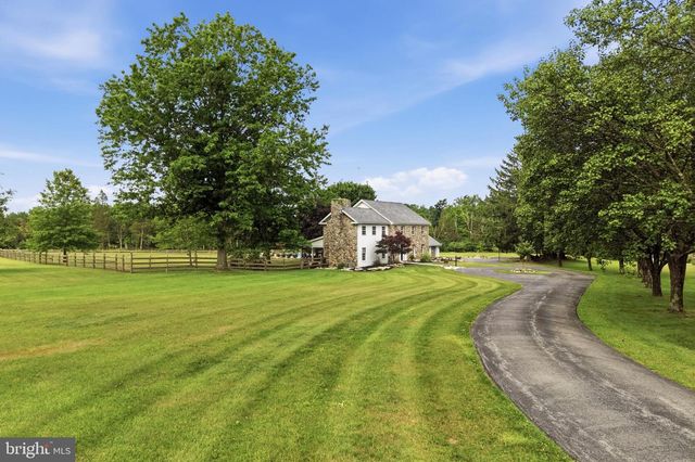 86 WHITES MILL RD, Green Lane, PA 18054