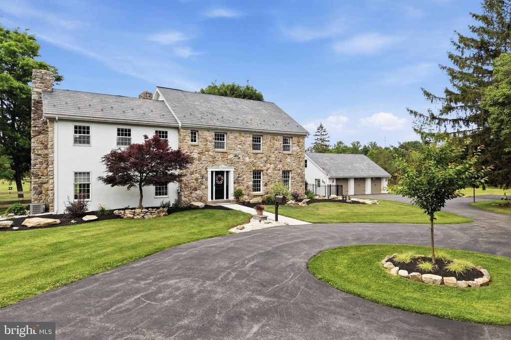 86 WHITES MILL RD, Green Lane, PA 18054