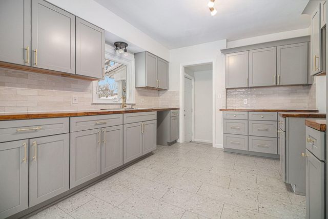 1643 Burlingame Avenue Sw, City Of Wyoming, MI 49509