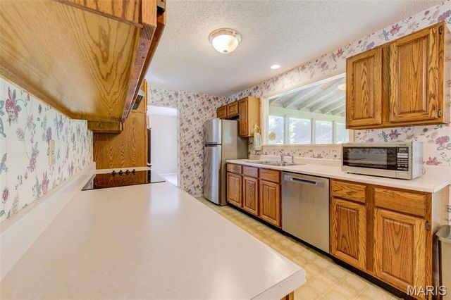 15328 Golden Rain Drive, Chesterfield, MO 63017