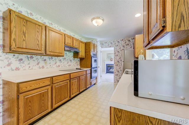 15328 Golden Rain Drive, Chesterfield, MO 63017