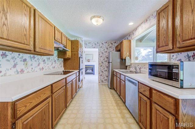 15328 Golden Rain Drive, Chesterfield, MO 63017